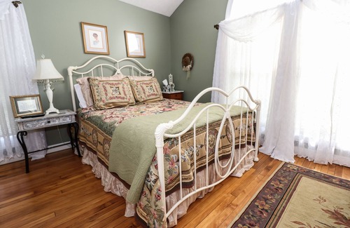 Loretto Cama Y Desayuno | Lovely home on the Kentucky Bourbon Trail, 3 miles from Maker's Mark Distillery
