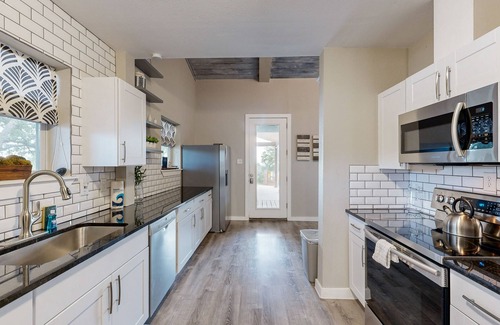 Dripping Springs Casa | Lovely home on 2+ acres with views, firepit & outdoor kitchen - wedding perfect