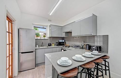 Tottenham Hale Casa | Lovely Home - Park Views and Ideal Transport Links