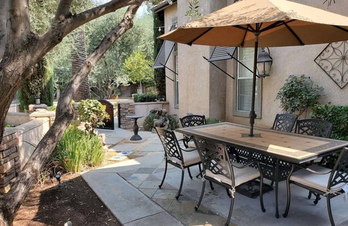 Raisin Casa | Lovely home w/ pool, spa, outdoor grill and more!