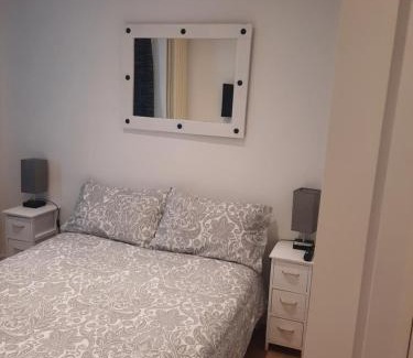 Earley Cama Y Desayuno | Lovely Home with full en-suite double bed rooms