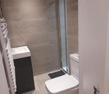 Earley Cama Y Desayuno | Lovely Home with full en-suite double bed rooms