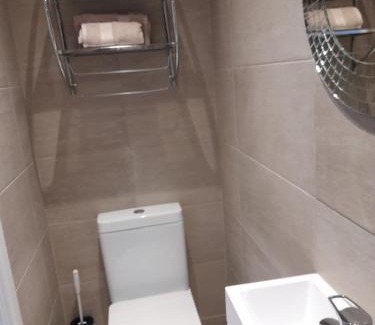 Earley Cama Y Desayuno | Lovely Home with full en-suite double bed rooms