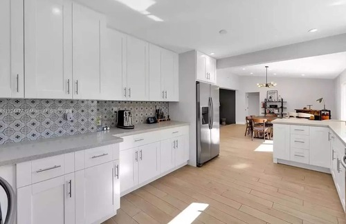 Boca Raton Casa | Lovely home with heated Pool a mile from the beach