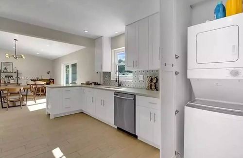 Boca Raton Casa | Lovely home with heated Pool a mile from the beach