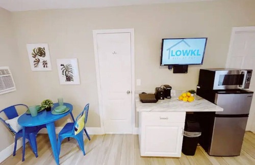 Pompano Beach Apartamento | Lovely Hotel Style APT Kitchenette/Pool/parking
