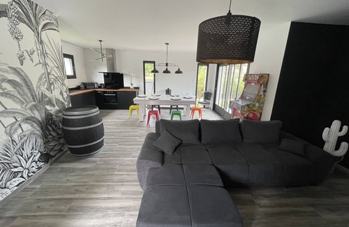 Martignas-Sur-Jalle Casa | Lovely house with whirlpool bath and Jacuzzi