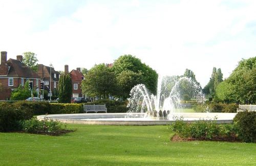 Cole Green Casa | Lovely House in Welwyn with Garden and Off road parking