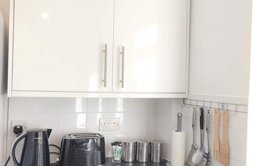Chatham Casa | Lovely house in Medway - Free parking, sleeps up to 8