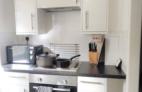 Chatham Casa | Lovely house in Medway - Free parking, sleeps up to 8