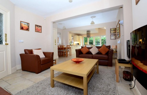 Belfast Casa | Encantadora casa con un jardín maduro y con todos los servicios y un hogar lejos de casa