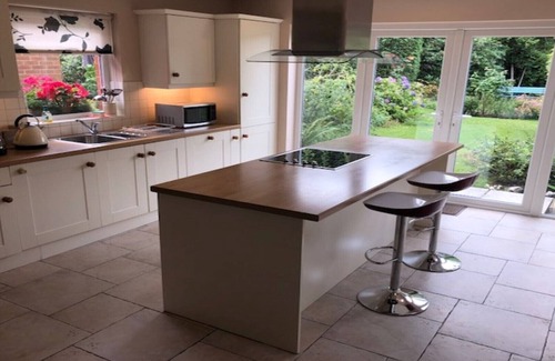 Belfast Casa | Encantadora casa con un jardín maduro y con todos los servicios y un hogar lejos de casa