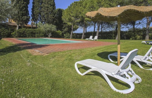 Tavarnelle Val di Pesa Apartamento | Lovely apartment with pool, WIFI, TV, patio, pets allowed, panoramic view and parking