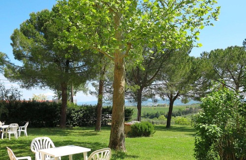 Tavarnelle Val di Pesa Apartamento | Lovely apartment with pool, WIFI, TV, patio, pets allowed, panoramic view and parking