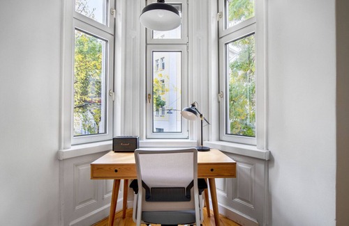 Altlerchenfeld Apartamento | Lovely Josefstadt 2BR w/ Elevator, by Blueground