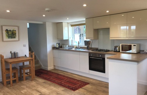 Five Oak Green Cabaña | Lovely Kent Cottage With Rural Medway Views