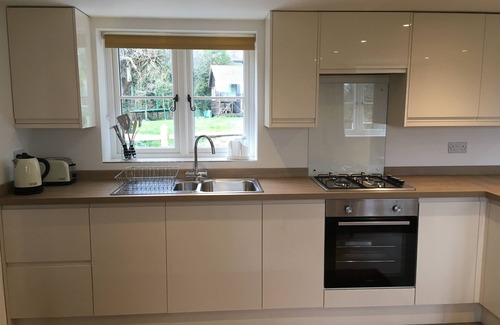 Five Oak Green Cabaña | Lovely Kent Cottage With Rural Medway Views