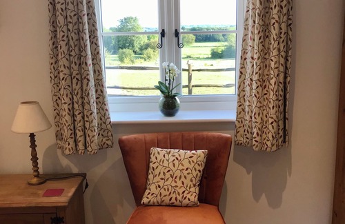 Five Oak Green Cabaña | Lovely Kent Cottage With Rural Medway Views
