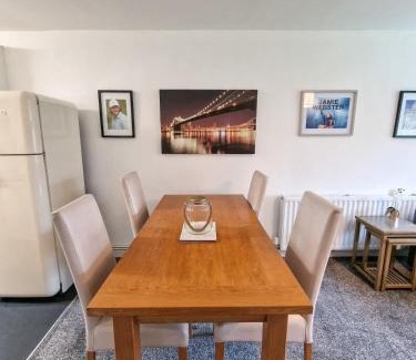 Kirkby Apartamento | Lovely Kirkby Flat by City SuperHost