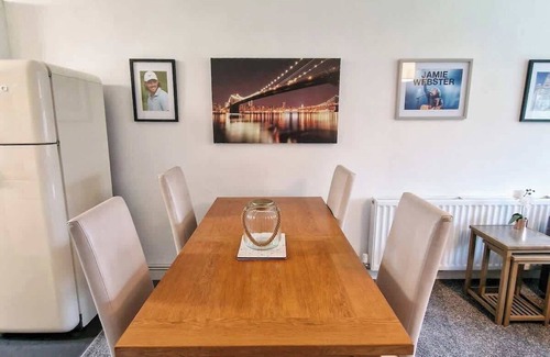 Kirkby Apartamento | Lovely Kirkby Flat by City SuperHost