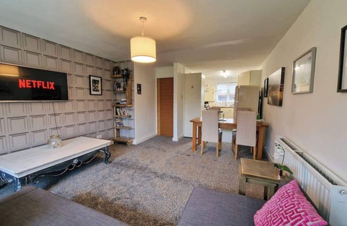 Kirkby Apartamento | Lovely Kirkby Flat by City SuperHost