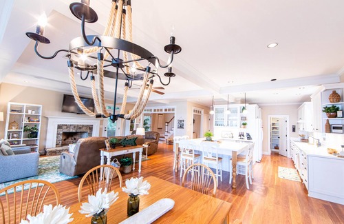 Lake Oconee Casa | Lovely Lake Escape on Lake Oconee with game room, hot tub and fire pit