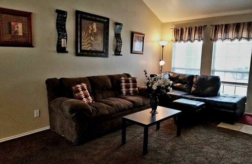 Converse Casa | Lovely Lake home near downtown riverwalk