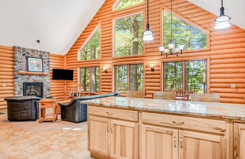 Friendship Casa | Lovely lakefront home with fireplace, game room, kayaks, & washer/dryer-dogs ok
