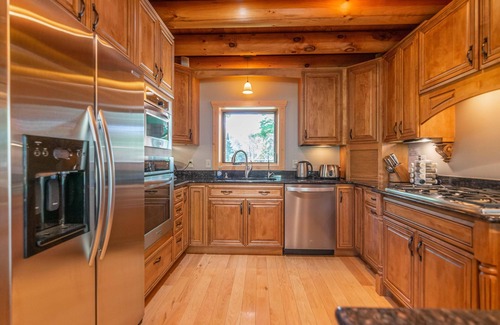 Necedah Cabina | LOVELY LAKEFRONT HOME ON THE SHORES OF CASTLE ROCK LAKE WITH PRIVATE PIER