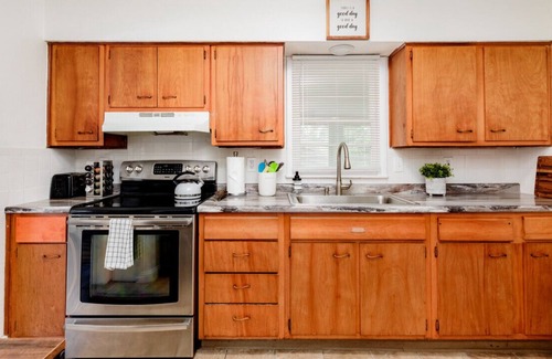 Airport Township Casa | Lovely Landing Pad near Lambert Airport 3 bed 1.5 bath