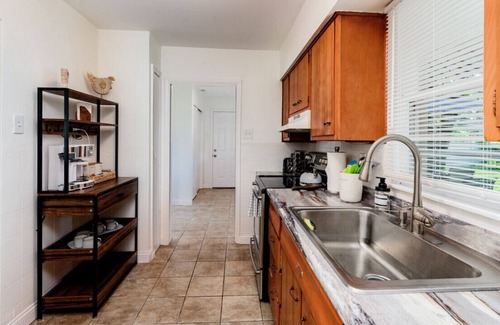 Airport Township Casa | Lovely Landing Pad near Lambert Airport 3 bed 1.5 bath