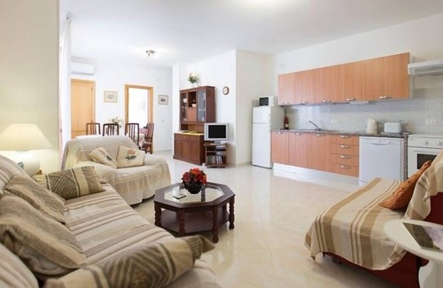 La Pietraia Apartamento | Precioso apartamento grande, cerca de Lido playa y el casco antiguo con wifi y aire acondicionado