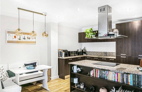 East Putney Apartamento | Lovely large flat in brilliant location. Free off road parking space