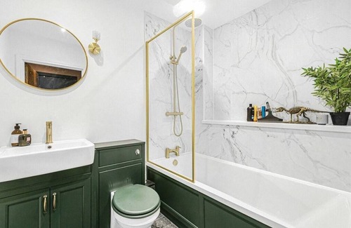 East Putney Apartamento | Lovely large flat in brilliant location. Free off road parking space