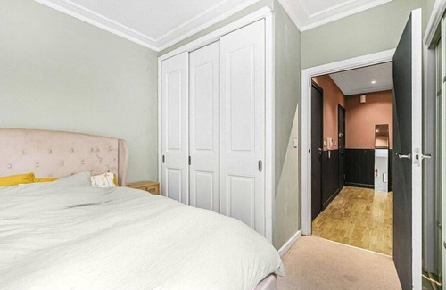 East Putney Apartamento | Lovely large flat in brilliant location. Free off road parking space
