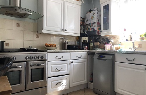 Cray Valley East Casa | Lovely large house in town