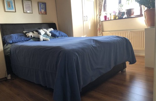 Cray Valley East Casa | Lovely large house in town