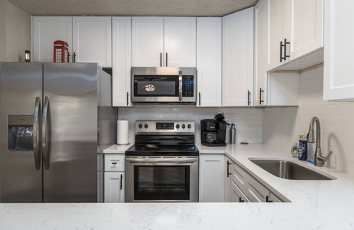 Pinebrook Estates Casa | Lovely Largo POOL Home, sleeps 8, 122nd