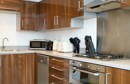 Thorpe Satchville Casa | Lovely Leicester Home with Balcony - 5 bedroom 5 bathrooms