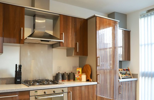 Thorpe Satchville Casa | Lovely Leicester Home with Balcony - 5 bedroom 5 bathrooms