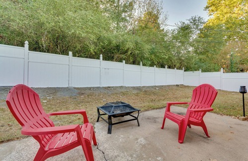 Reservoir Cabaña | Lovely Little Rock Home w/ Fire Pit & Yard!