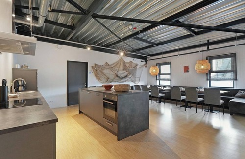 Stellendam Casa | Lovely loft on the first floor on the land side with a spacious open living room and kitchen.