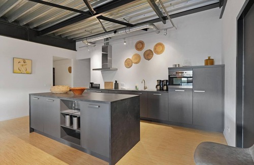 Stellendam Casa | Lovely loft on the first floor on the land side with a spacious open living room and kitchen.