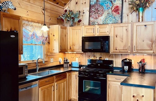 Campton Casa | Lovely log cabin with hot tub!
