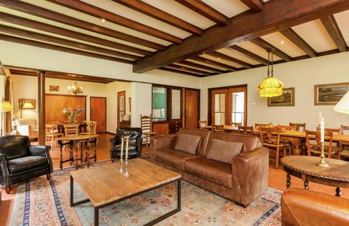Groot Valkenisse Casa | Lovely mansion in Groot Valkenisse with a garden and bbq