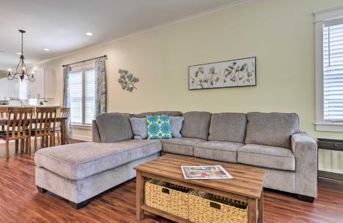 Washington Square Casa | Lovely Mobile Retreat with Deck and Front Porch!
