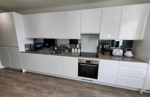 Poplar Condominio | Lovely & Modern 2 bed very close to Canary Wharf