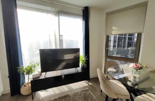 Poplar Condominio | Lovely & Modern 2 bed very close to Canary Wharf