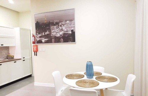 Madliena Apartamento | Lovely, Modern Apt 1 min from the sea front