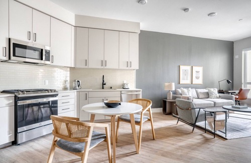 Sunnyvale West Apartamento | Lovely Mountain View 1BR w/ Gym, Pool & W/D, nr 84 & 101, by Blueground